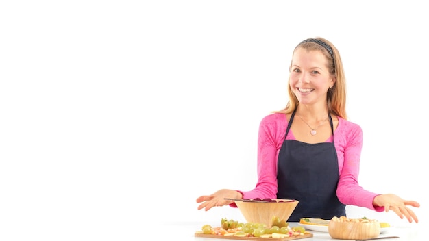 Uśmiechnięty kursant w kuchni